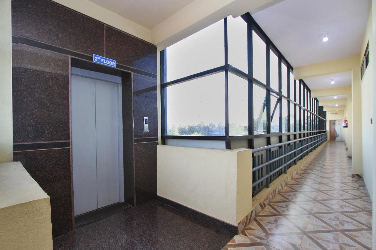 Mg Road One Hotel Bangalore Buitenkant foto